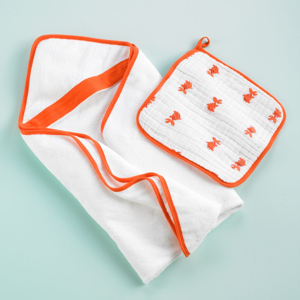 Wash Up Hooded Towel and Washcloth Set (Orange)